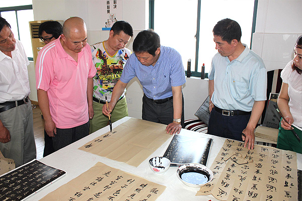 中國(guó)人民大學(xué)、北京師范大學(xué)王學(xué)嶺書法工作室在安邦集團(tuán)面授會(huì)(圖2)